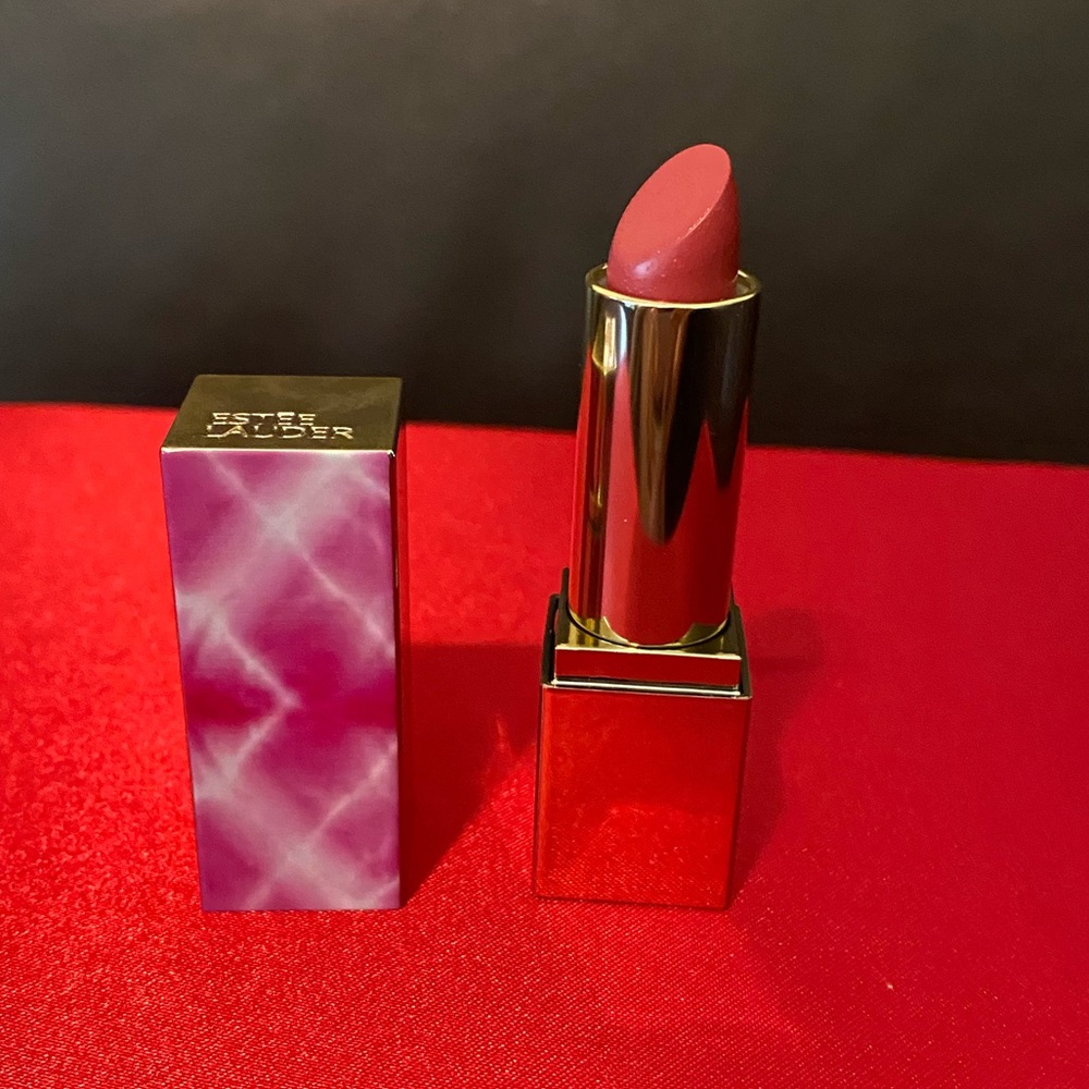 New Estee Lauder Pure Color Envy matte sculpting lipstick in Culture Clash.